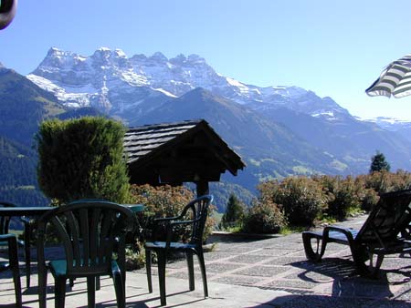 Vue depuis la terrasse l'appartement du rez-de-chauss�e du chalet
                        la Chaumi�re