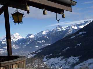 Vue depuis la terrasse l'appartement du rez-de-chauss�e du chalet
                        la Chaumi�re