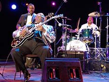 Musicien jouant au Festival de Jazz de Montreux